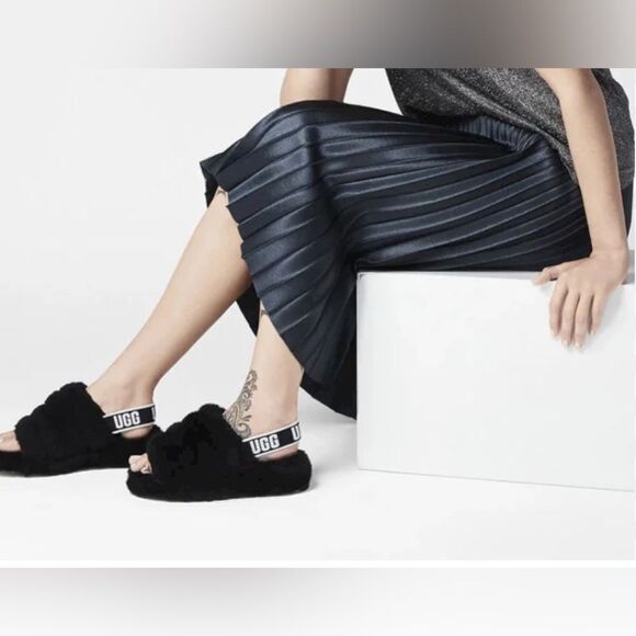 Ugg Plush Fluff Yeah Slide Sandal Slippers Black sheepskin slippers Size 10. New - Picture 9 of 17